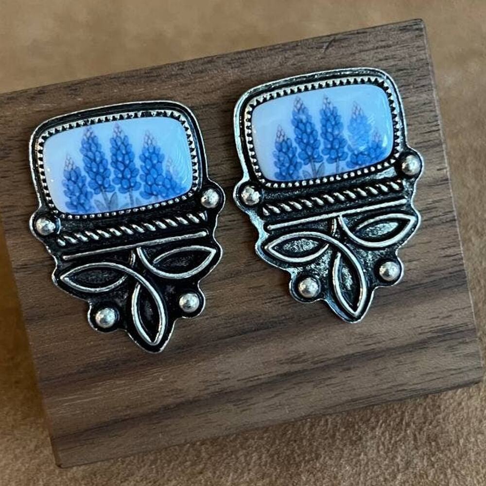 TIPI Bluebonnet Boot Stitch Earrings – Silver Tone